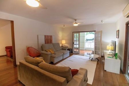 Casa de condomínio à venda com 362m², 5 quartos e 2 vagas