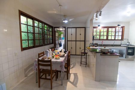 Casa de condomínio à venda com 362m², 5 quartos e 2 vagas