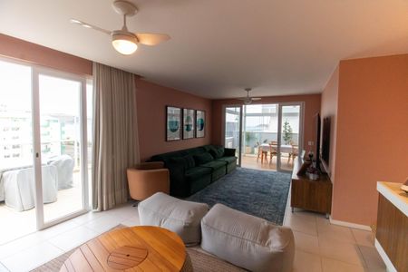 Sala de apartamento à venda com 3 quartos, 202m² em Piratininga, Niterói