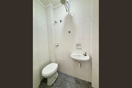 Apartamento para alugar com 85m², 2 quartos e sem vaga Apartamento para alugar com 85m², 2 quartos e sem vagaBanheiro de serviço