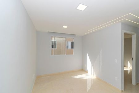Sala de apartamento para alugar com 2 quartos, 45m² em Brás de Pina, Rio de Janeiro