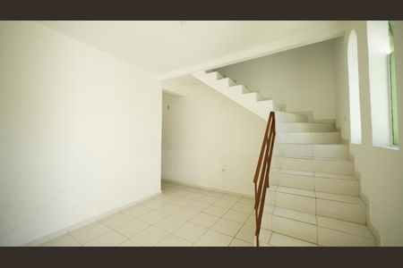 Sala de casa para alugar com 2 quartos, 90m² em Vila Lucinda, Santo André