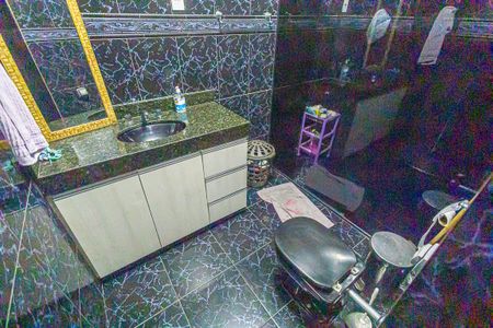 Casa à venda com 432m², 5 quartos e 4 vagasBanheiro - Casa 01