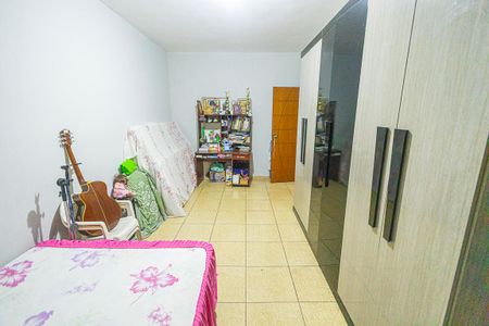 Casa à venda com 432m², 5 quartos e 4 vagasQuarto 2 - Casa 01