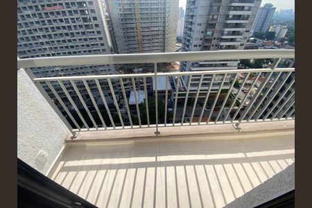 Studio à venda com 29m², 1 quarto e sem vaga Studio à venda com 29m², 1 quarto e sem vagaVaranda