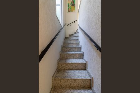 Apartamento à venda com 158m², 3 quartos e 3 vagas Apartamento à venda com 158m², 3 quartos e 3 vagasEscada