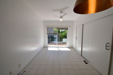 Casa de condomínio à venda com 62m², 1 quarto e 2 vagasSala