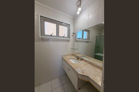 Apartamento à venda com 118m², 4 quartos e 3 vagasBanheiro da Suíte 2
