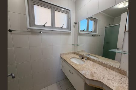 Apartamento à venda com 118m², 4 quartos e 3 vagasBanheiro da Suíte 2