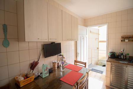 Casa à venda com 155m², 3 quartos e 5 vagas Casa à venda com 155m², 3 quartos e 5 vagasCOZINHA