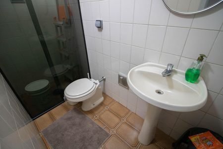 Casa à venda com 155m², 3 quartos e 5 vagas Casa à venda com 155m², 3 quartos e 5 vagasBANHEIRO