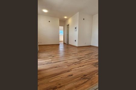Apartamento à venda com 67m², 2 quartos e 1 vagaSala