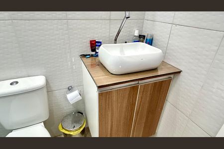 Apartamento à venda com 47m², 2 quartos e 1 vaga Apartamento à venda com 47m², 2 quartos e 1 vagaBanheiro