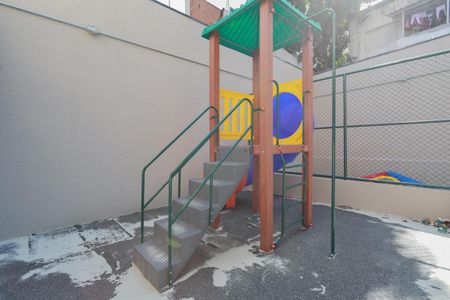 Apartamento à venda com 42m², 2 quartos e 1 vaga Apartamento à venda com 42m², 2 quartos e 1 vagaÁrea comum - Playground