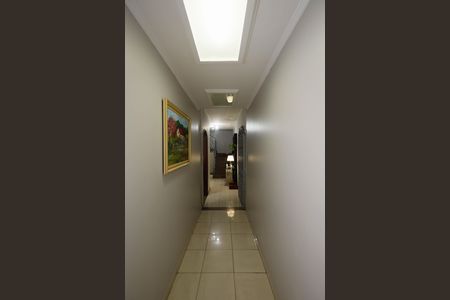 Casa à venda com 505m², 6 quartos e 2 vagasCorredor