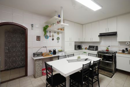 Casa à venda com 505m², 6 quartos e 2 vagasCozinha - Armários