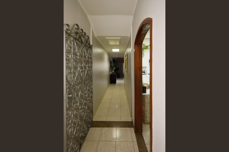Casa à venda com 505m², 6 quartos e 2 vagasCorredor