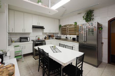 Casa à venda com 505m², 6 quartos e 2 vagasCozinha - Armários