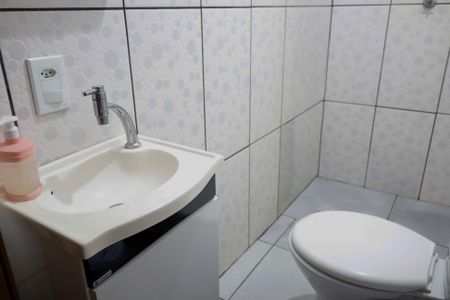 Casa à venda com 50m², 3 quartos e 2 vagasBanheiro da Suíte 2