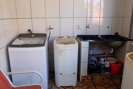 Casa à venda com 50m², 3 quartos e 2 vagasLavanderia