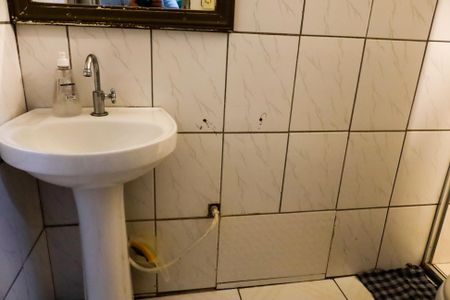 Casa à venda com 50m², 3 quartos e 2 vagasBanheiro