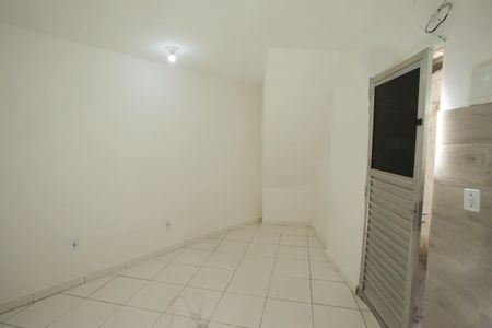 Quarto de kitnet/studio para alugar com 0 quarto, 30m² em Taquara, Rio de Janeiro