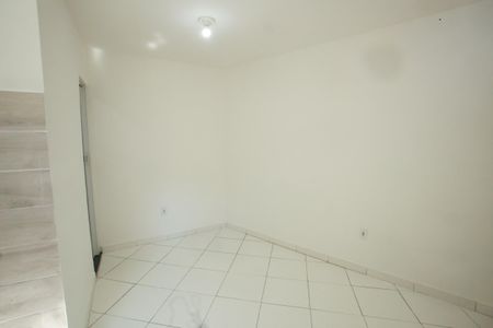 Quarto de kitnet/studio para alugar com 0 quarto, 30m² em Taquara, Rio de Janeiro