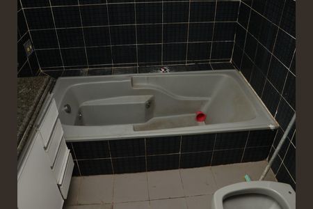 Casa para alugar com 432m², 3 quartos e 3 vagasBanheiro