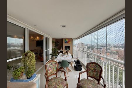 Apartamento à venda com 130m², 3 quartos e 2 vagasVaranda