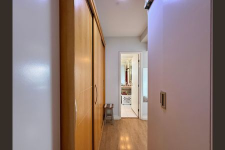 Apartamento à venda com 130m², 3 quartos e 2 vagasCloset Suíte 2