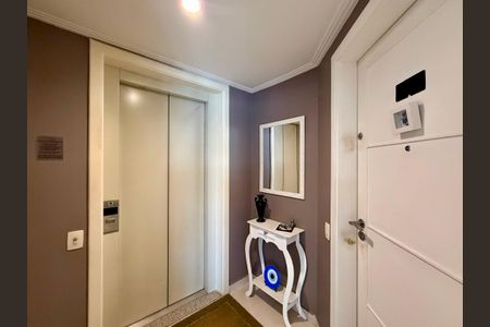 Apartamento à venda com 130m², 3 quartos e 2 vagasHall Apartamento Social 