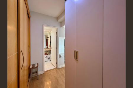 Apartamento à venda com 130m², 3 quartos e 2 vagasCloset Suíte 2