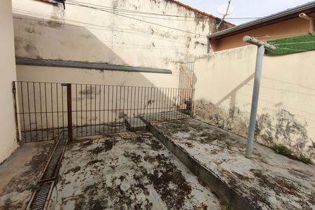 Casa à venda com 248m², 2 quartos e 3 vagas Casa à venda com 248m², 2 quartos e 3 vagasQuintal