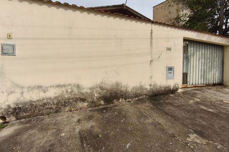 Casa à venda com 248m², 2 quartos e 3 vagas Casa à venda com 248m², 2 quartos e 3 vagasFachada