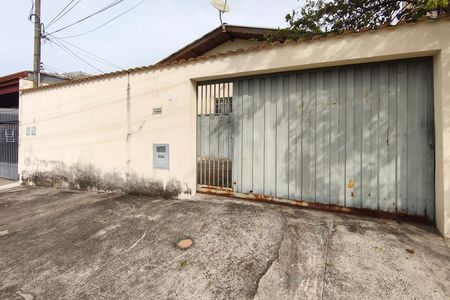 Casa à venda com 248m², 2 quartos e 3 vagas Casa à venda com 248m², 2 quartos e 3 vagasFachada
