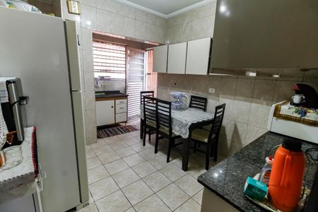 Casa à venda com 84m², 2 quartos e 2 vagas Casa à venda com 84m², 2 quartos e 2 vagasCozinha - Armários