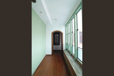 Casa para alugar com 580m², 5 quartos e 10 vagasCorredor