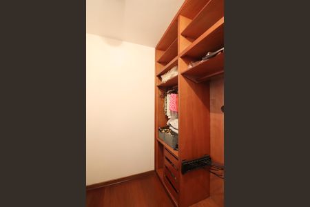 Casa para alugar com 580m², 5 quartos e 10 vagasSuíte 3 Closet