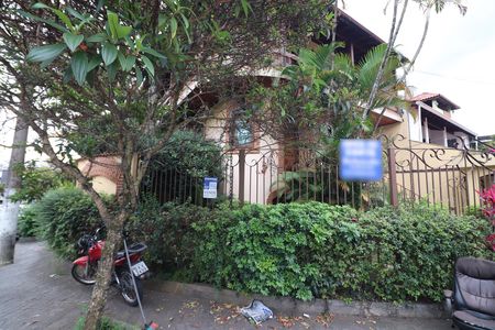 Casa para alugar com 580m², 5 quartos e 10 vagasFachada