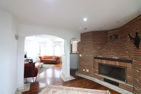 Casa para alugar com 580m², 5 quartos e 10 vagasLareira