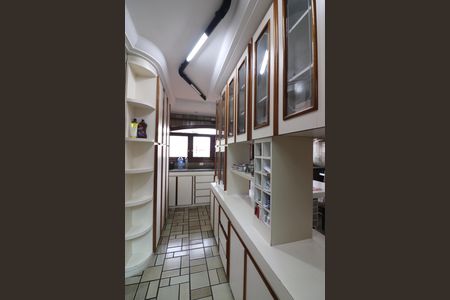 Casa para alugar com 580m², 5 quartos e 10 vagasCozinha 