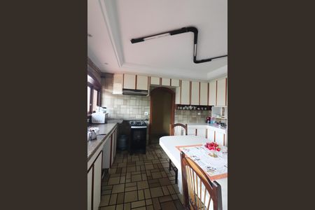 Casa para alugar com 580m², 5 quartos e 10 vagasCozinha 