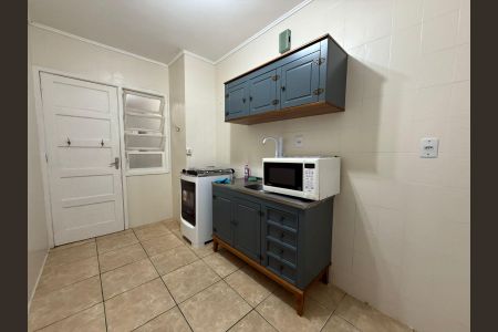 Cozinha de apartamento para alugar com 1 quarto, 40m² em Menino Deus, Porto Alegre