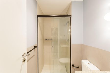 Banheiro de kitnet/studio para alugar com 1 quarto, 25m² em Indianópolis, São Paulo