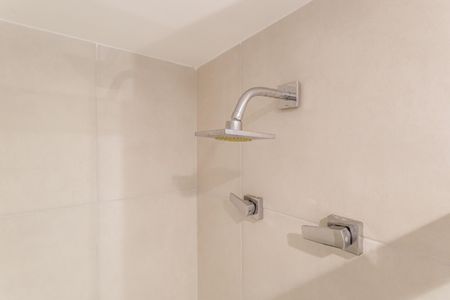 Banheiro de kitnet/studio para alugar com 1 quarto, 25m² em Indianópolis, São Paulo