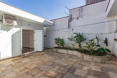 Casa à venda com 249m², 3 quartos e 1 vaga Casa à venda com 249m², 3 quartos e 1 vagaQuintal