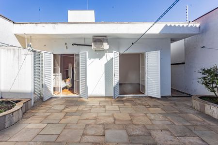 Casa à venda com 249m², 3 quartos e 1 vaga Casa à venda com 249m², 3 quartos e 1 vagaQuintal