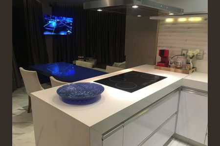 Apartamento para alugar com 98m², 3 quartos e 3 vagas Apartamento para alugar com 98m², 3 quartos e 3 vagasCozinha
