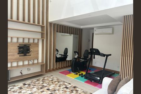 Casa de condomínio para alugar com 360m², 3 quartos e 3 vagas Casa de condomínio para alugar com 360m², 3 quartos e 3 vagasSala