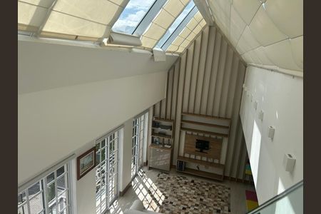 Casa de condomínio para alugar com 360m², 3 quartos e 3 vagas Casa de condomínio para alugar com 360m², 3 quartos e 3 vagasÁrea externa